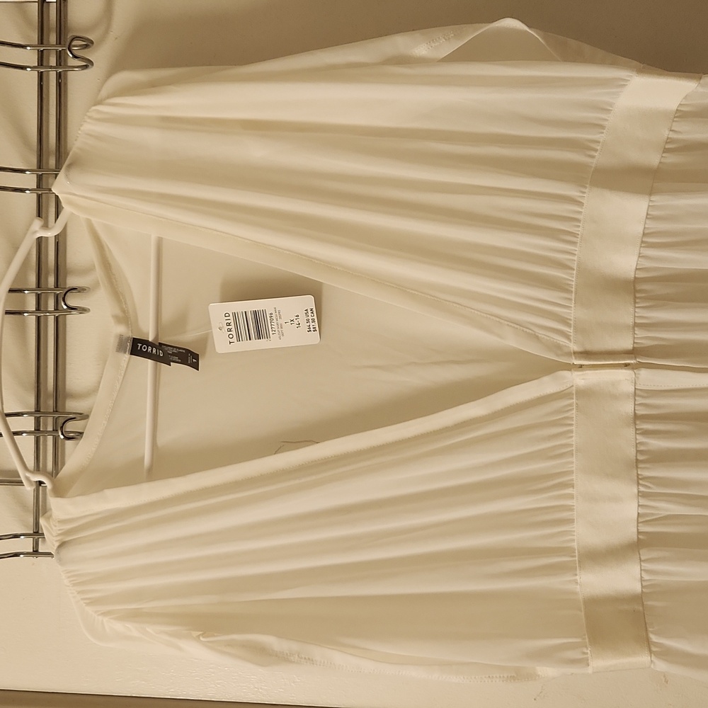 Torrid 1X 14-16 Ivory Mesh Maxi Cover Up. Front Closure. - Picture 5 of 12